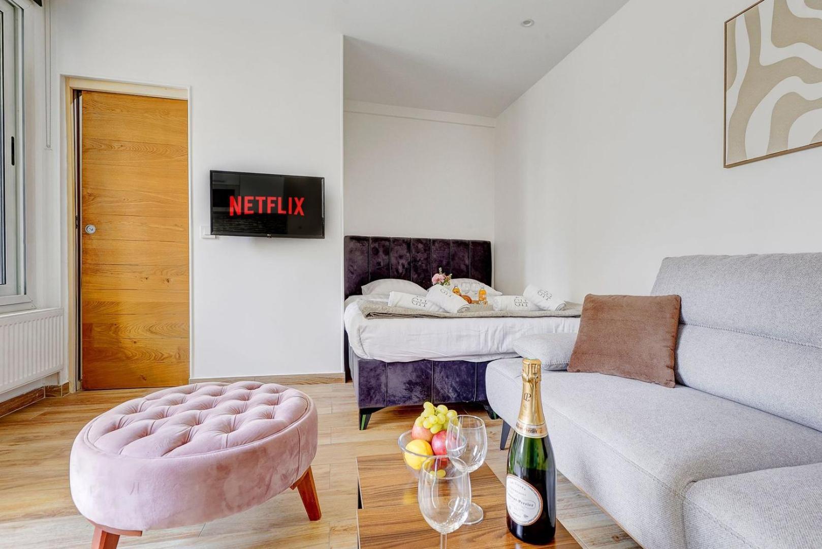 Byron Au Coeur Des Champs-elysees Apartment